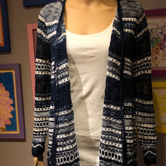 Almost Famous Blue/White Pattern Crochet Cardigan - Picture 3 of 7